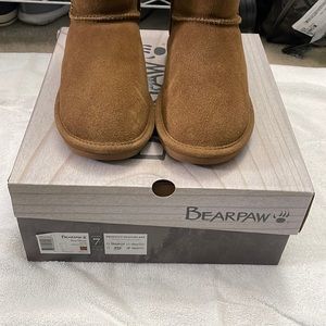 Brand new with tags size 7 Eva short bearpaw boots